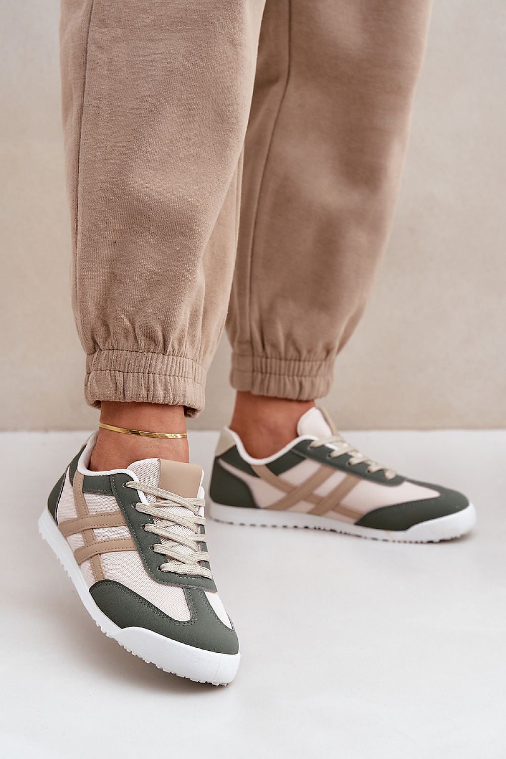 Sneakers model 206803 Step in style