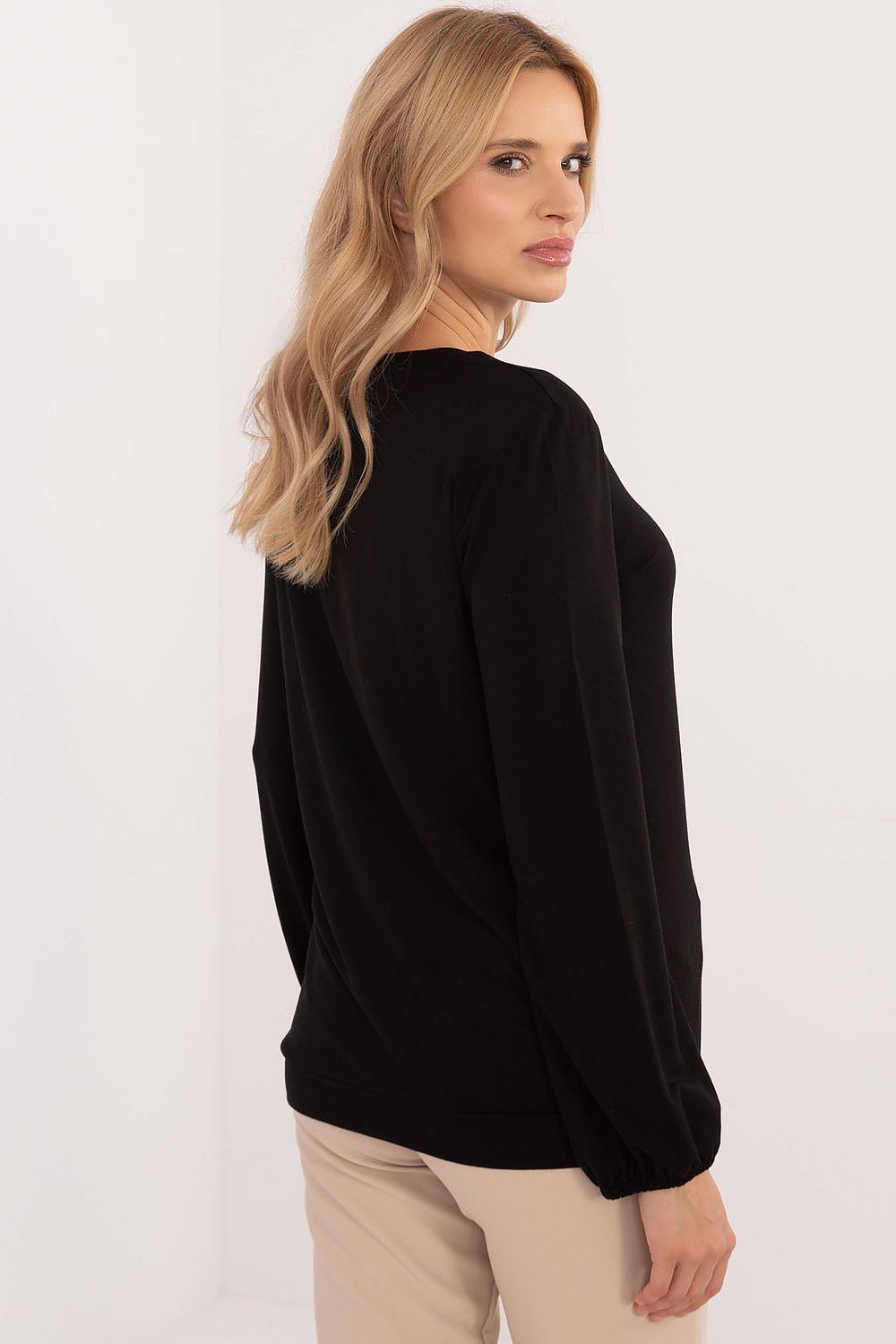 Blouse model 208241 Relevance