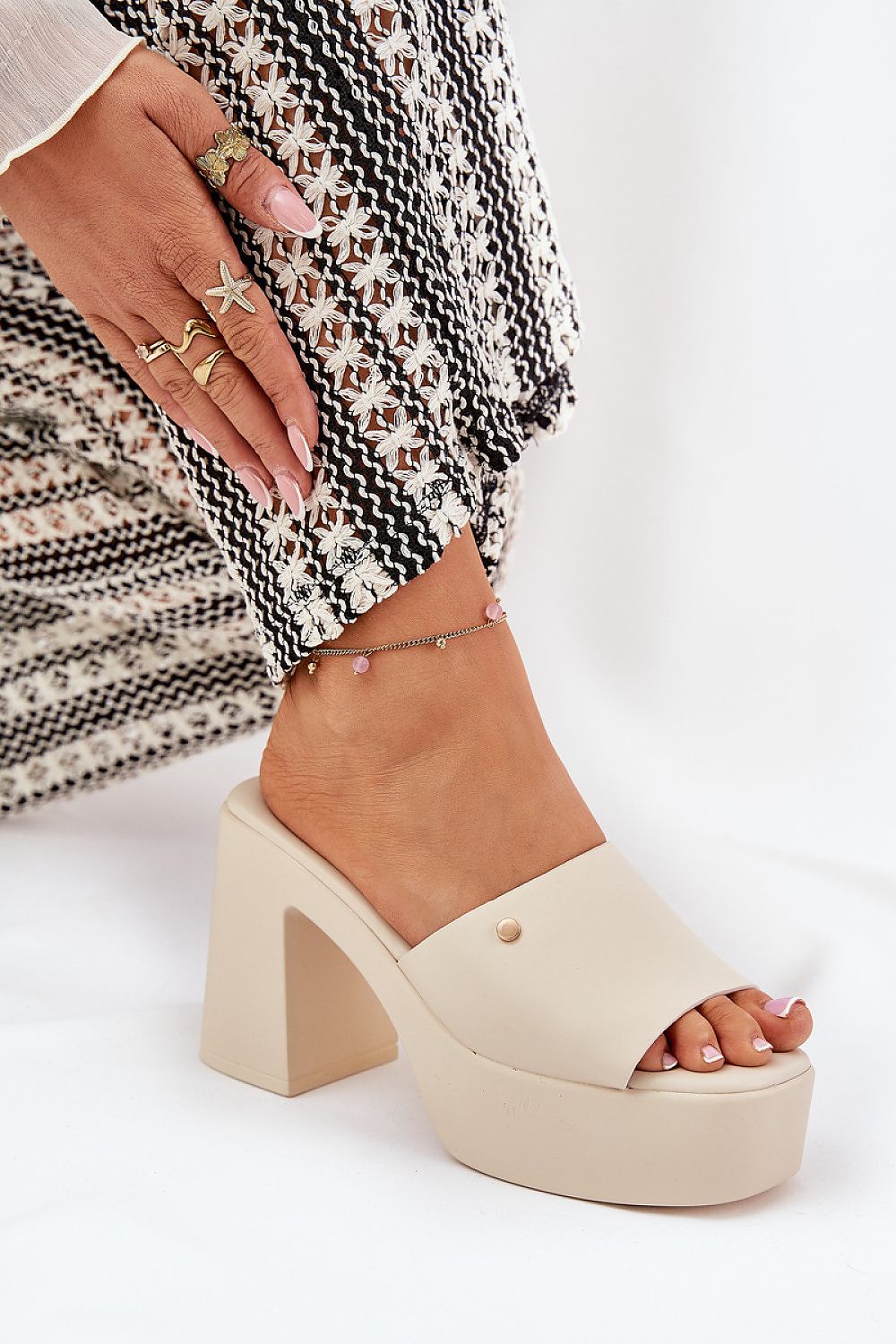 Heeled sandals model 209943 Step in style