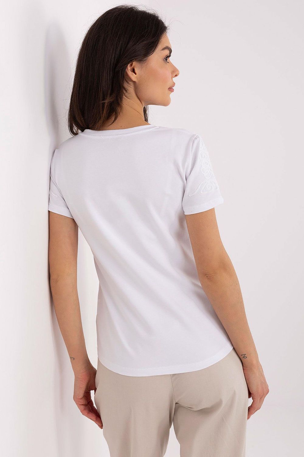 T-shirt model 210662 Relevance
