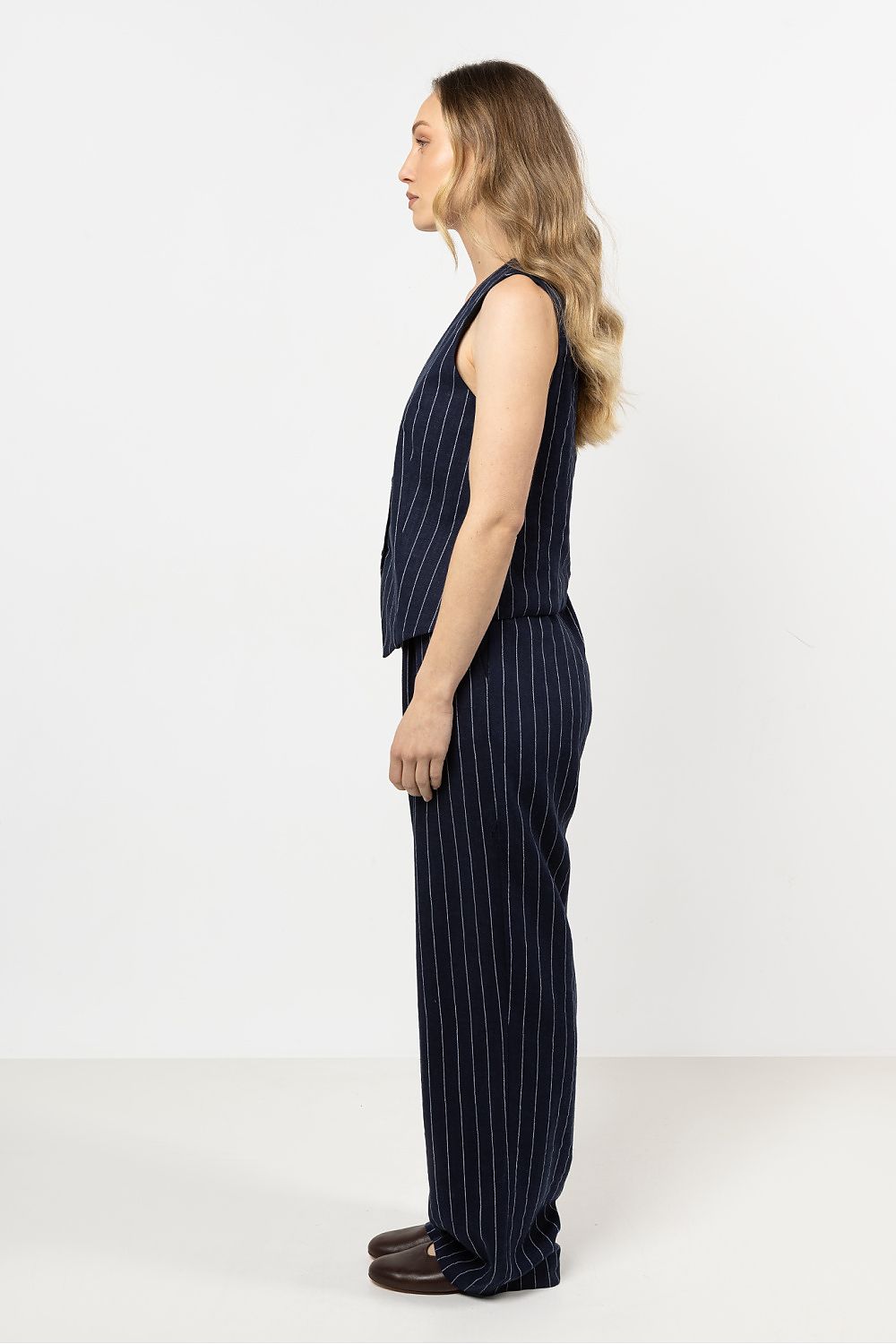 Women trousers model 212186 awama