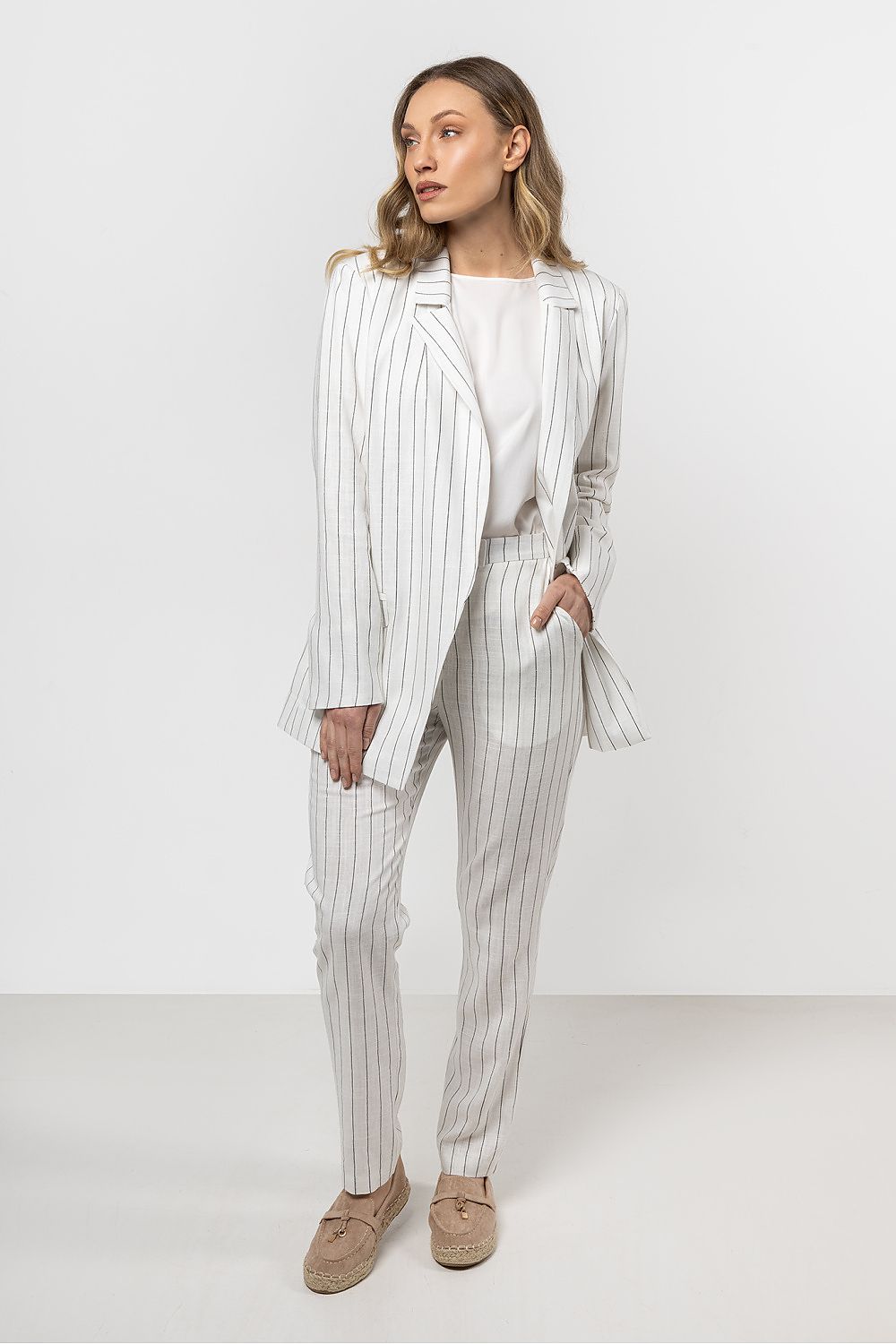 Women trousers model 212251 awama