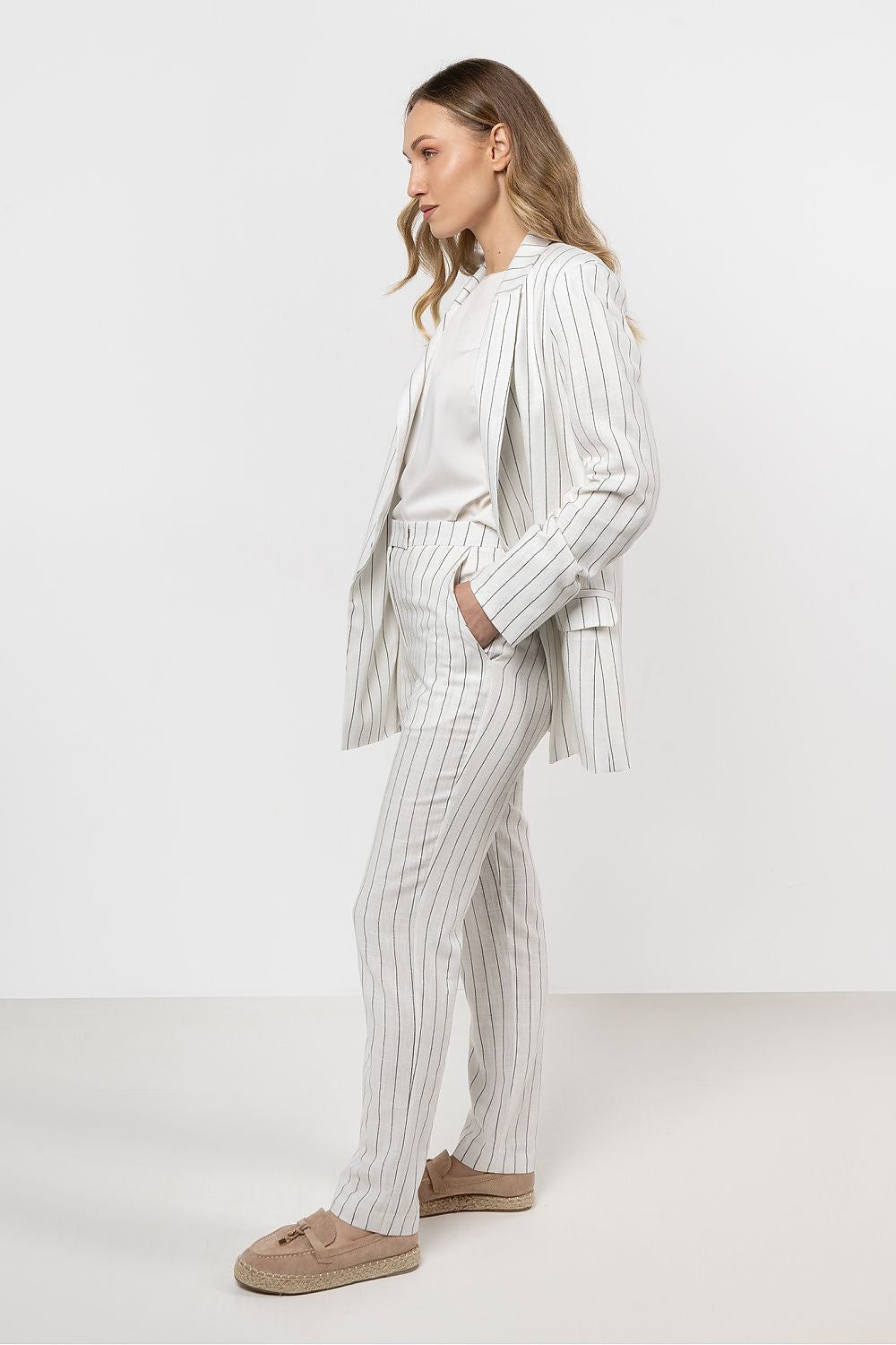Women trousers model 212251 awama