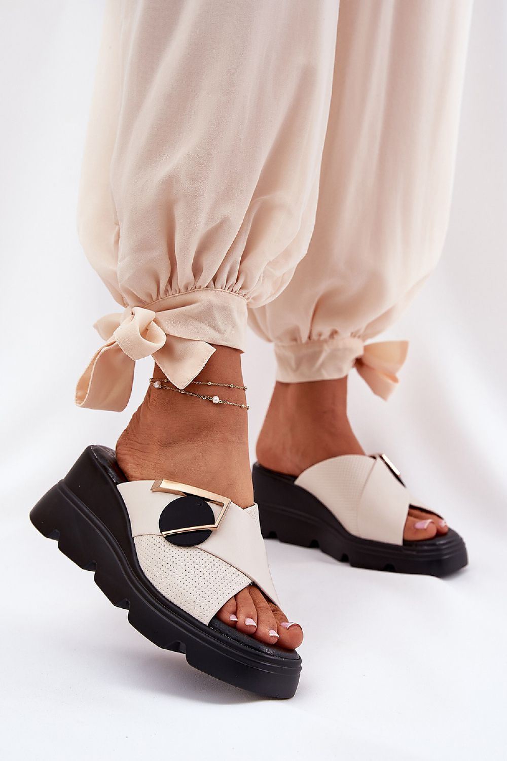 Buskin model 212347 Step in style