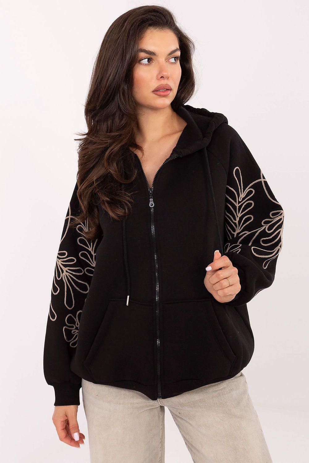 Sweatshirt model 218247 Relevance