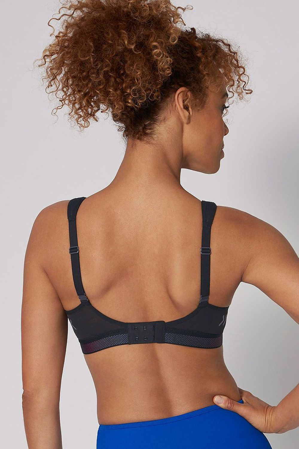 Sports bra model 230255 Triumph