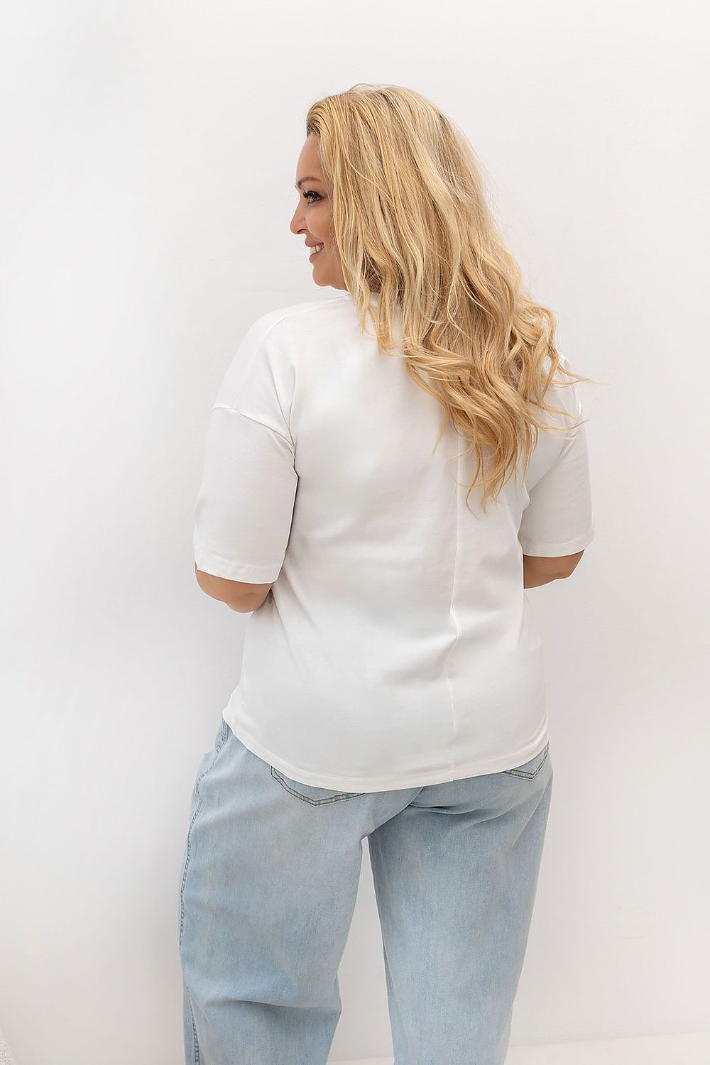 Plus size T-shirt model 230455 Relevance