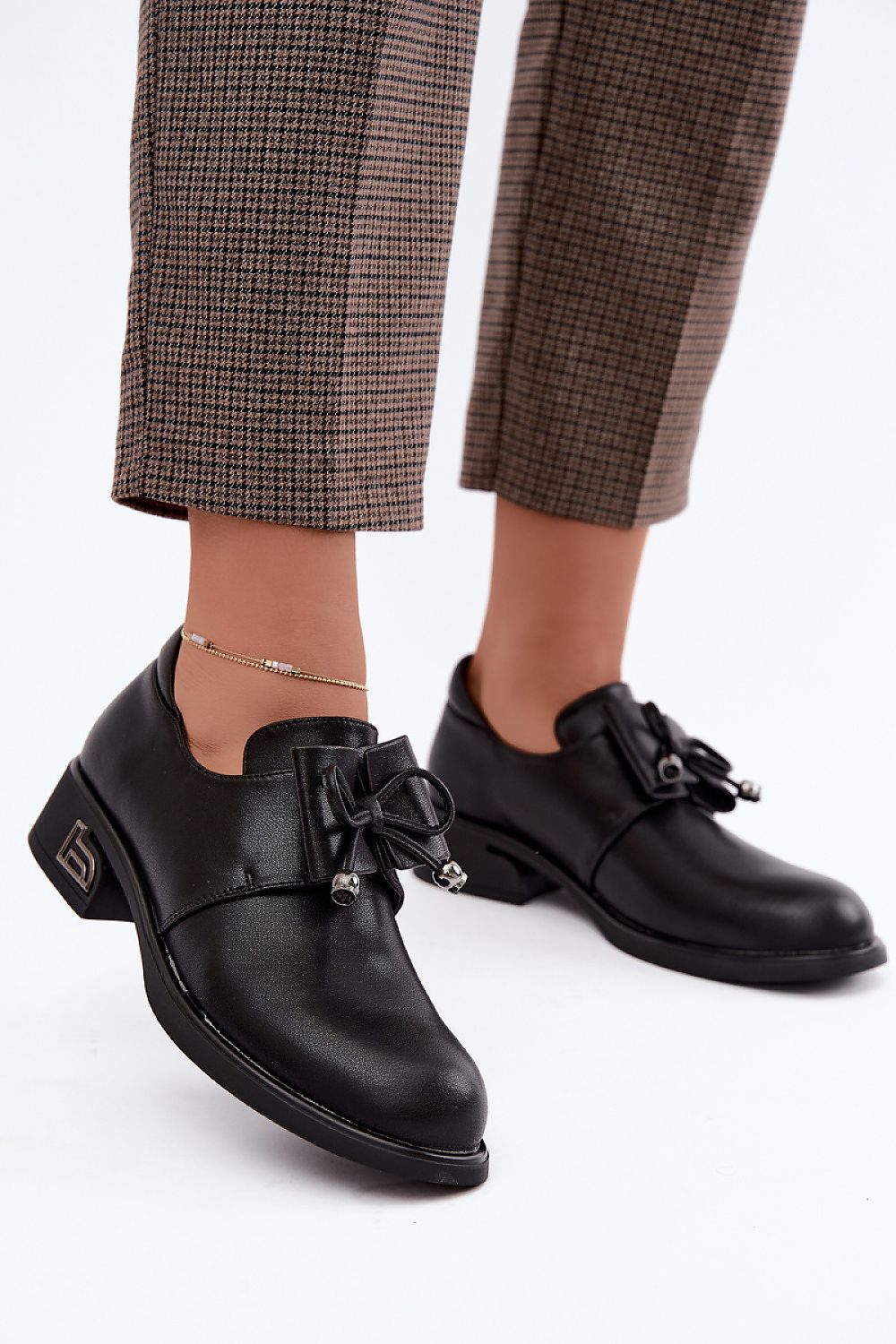 Heeled low shoes model 231182 Step in style