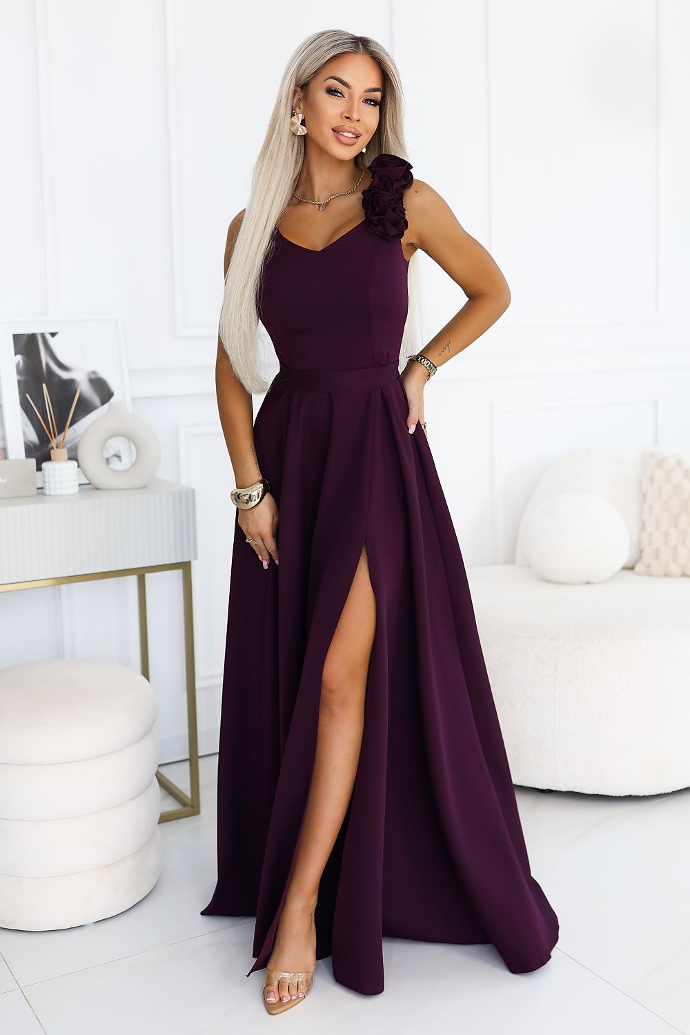 Long dress model 232815 Numoco