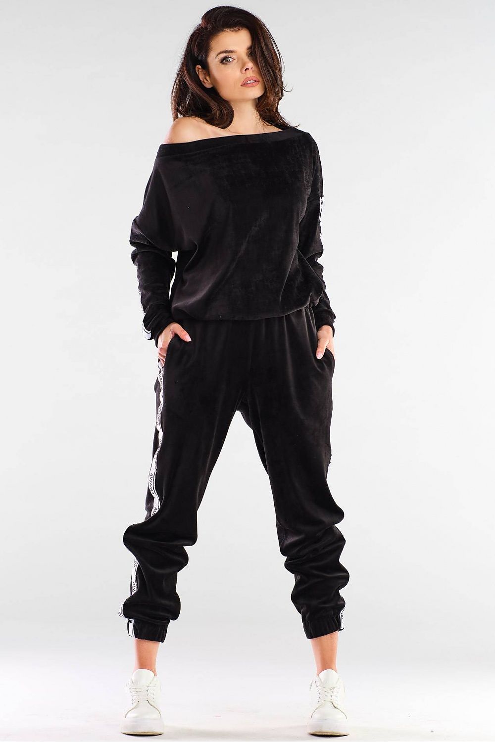 Tracksuit trousers model 154806 awama