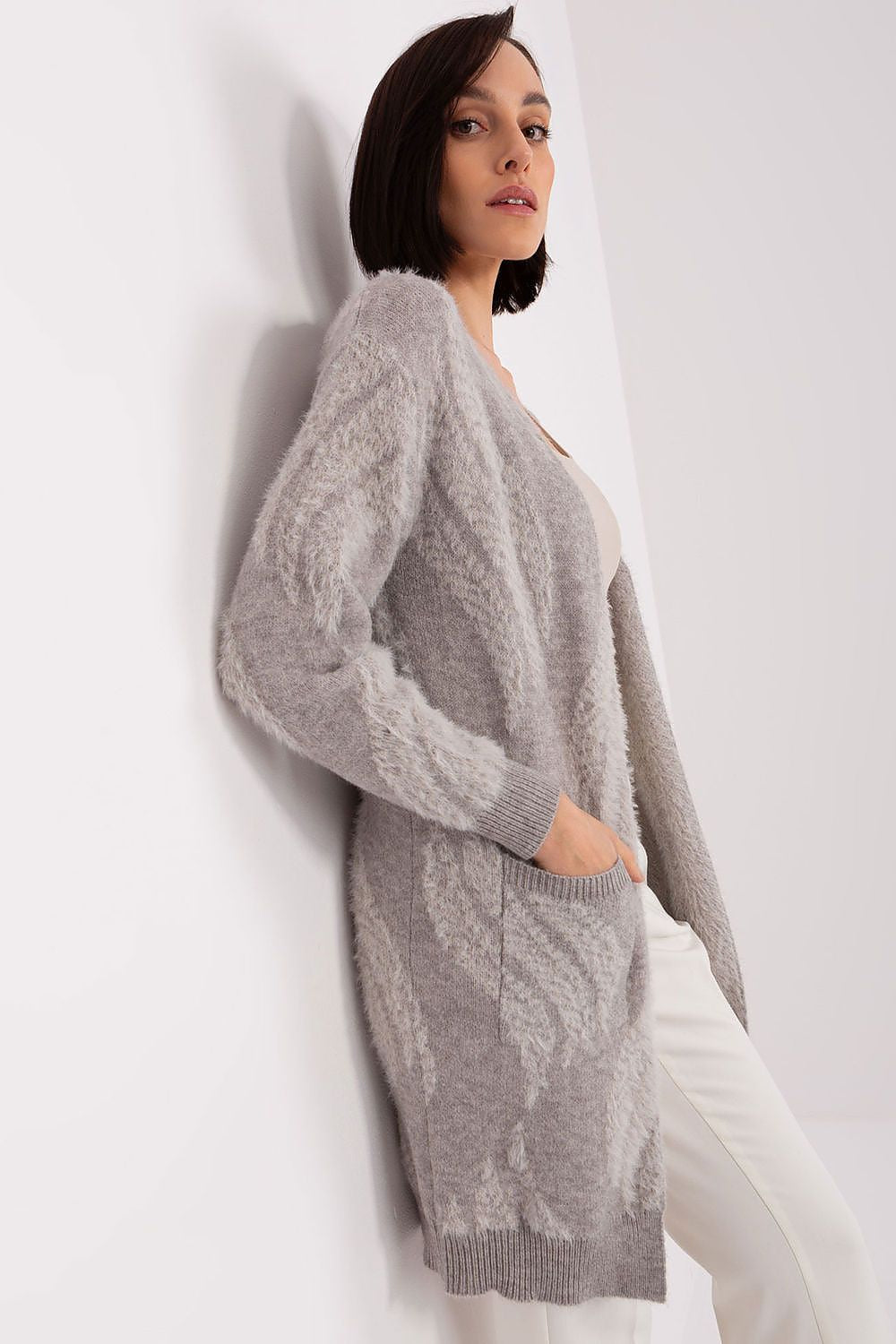  Cardigan model 188278 AT 