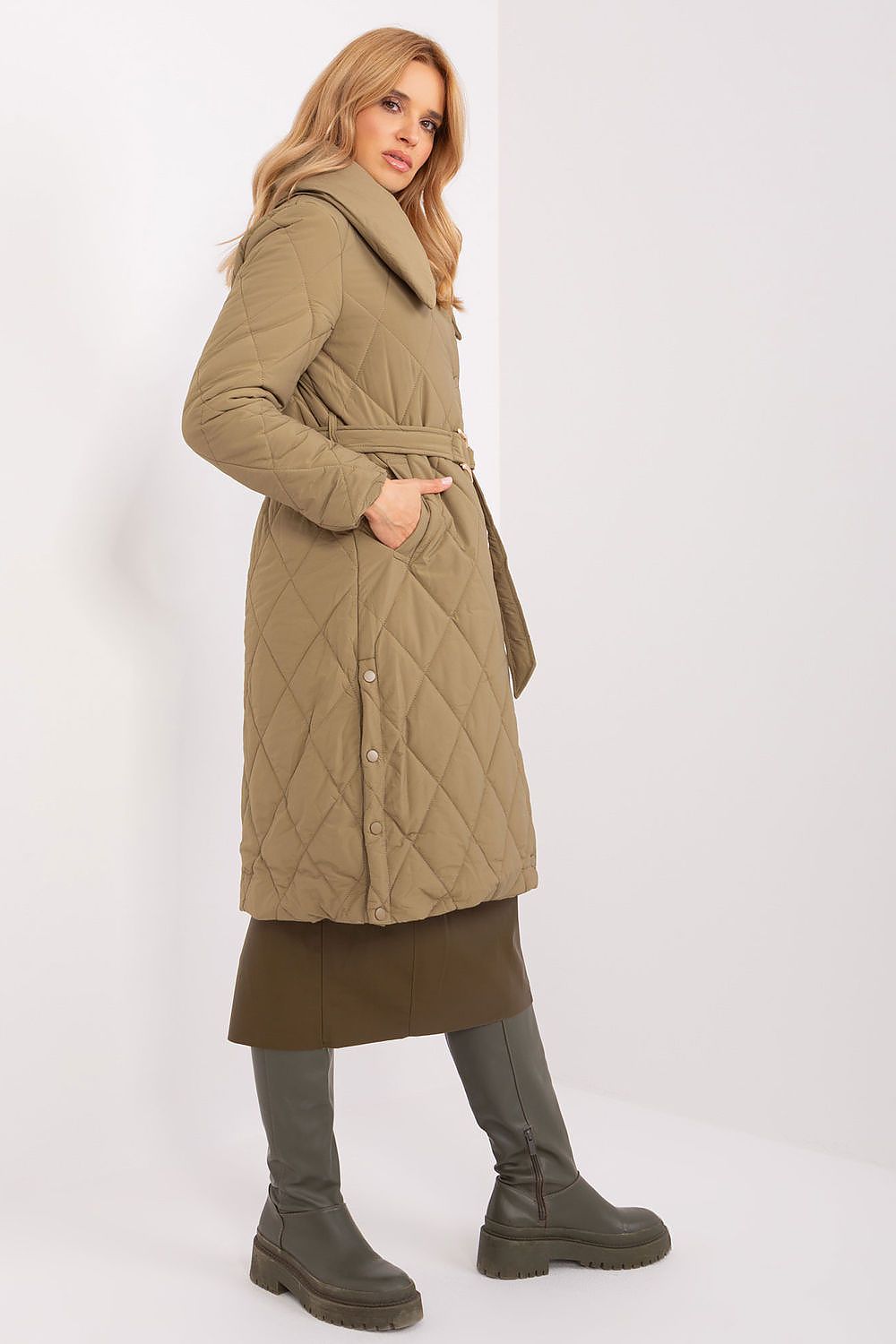  Jacket model 190255 Trendy. ING 