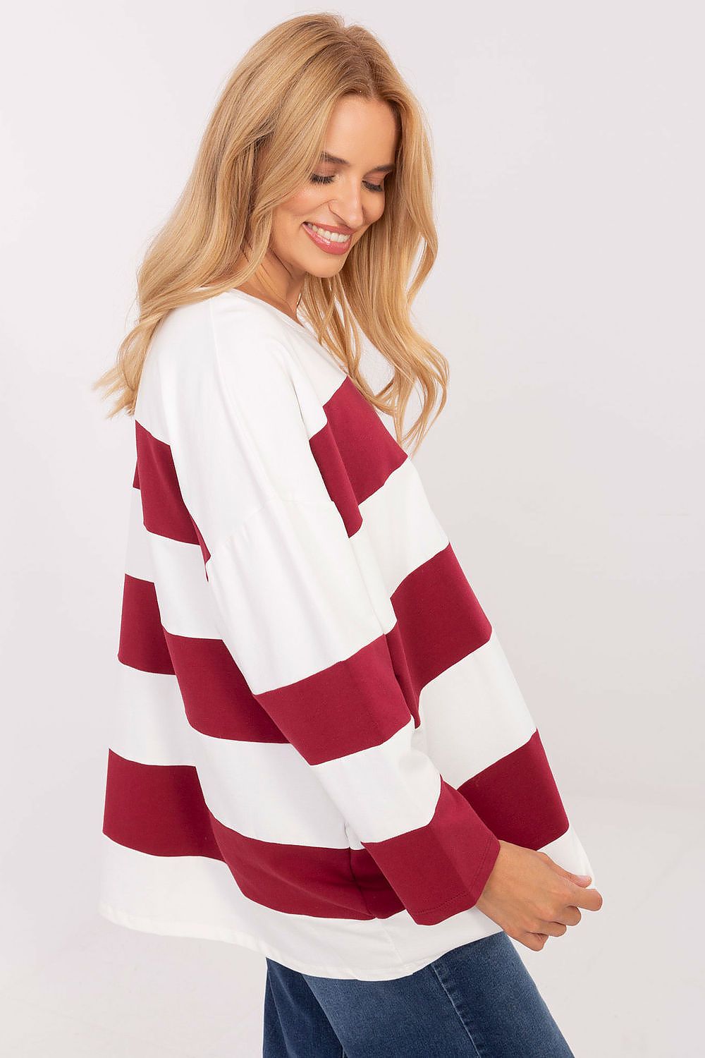  Sweatshirt model 217029 Relevance 