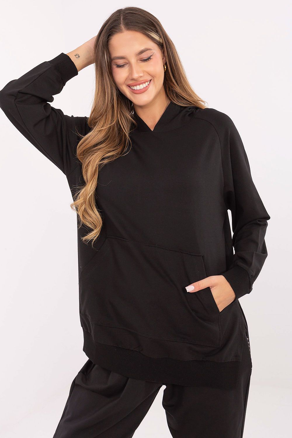  Sweatshirt model 218622 Relevance 